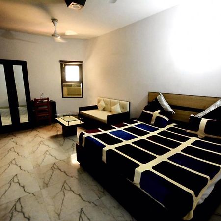 Hotel Mehra Inn Амритсар Екстериор снимка