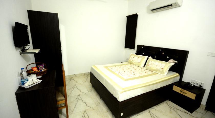 Hotel Mehra Inn Амритсар Стая снимка