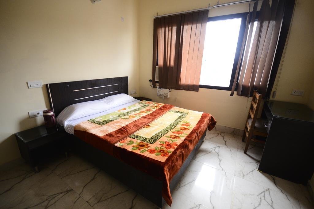 Hotel Mehra Inn Амритсар Стая снимка