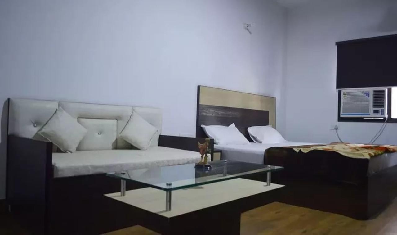 Hotel Mehra Inn Амритсар Екстериор снимка