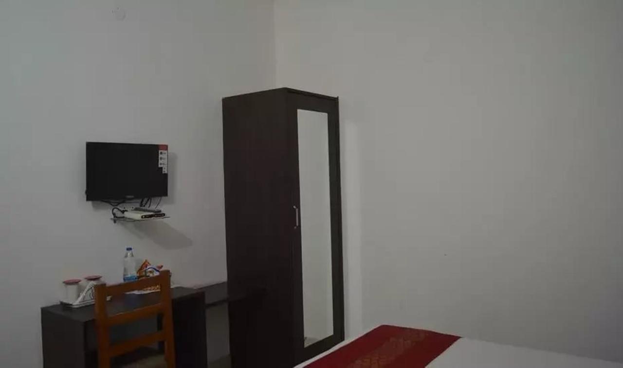 Hotel Mehra Inn Амритсар Екстериор снимка