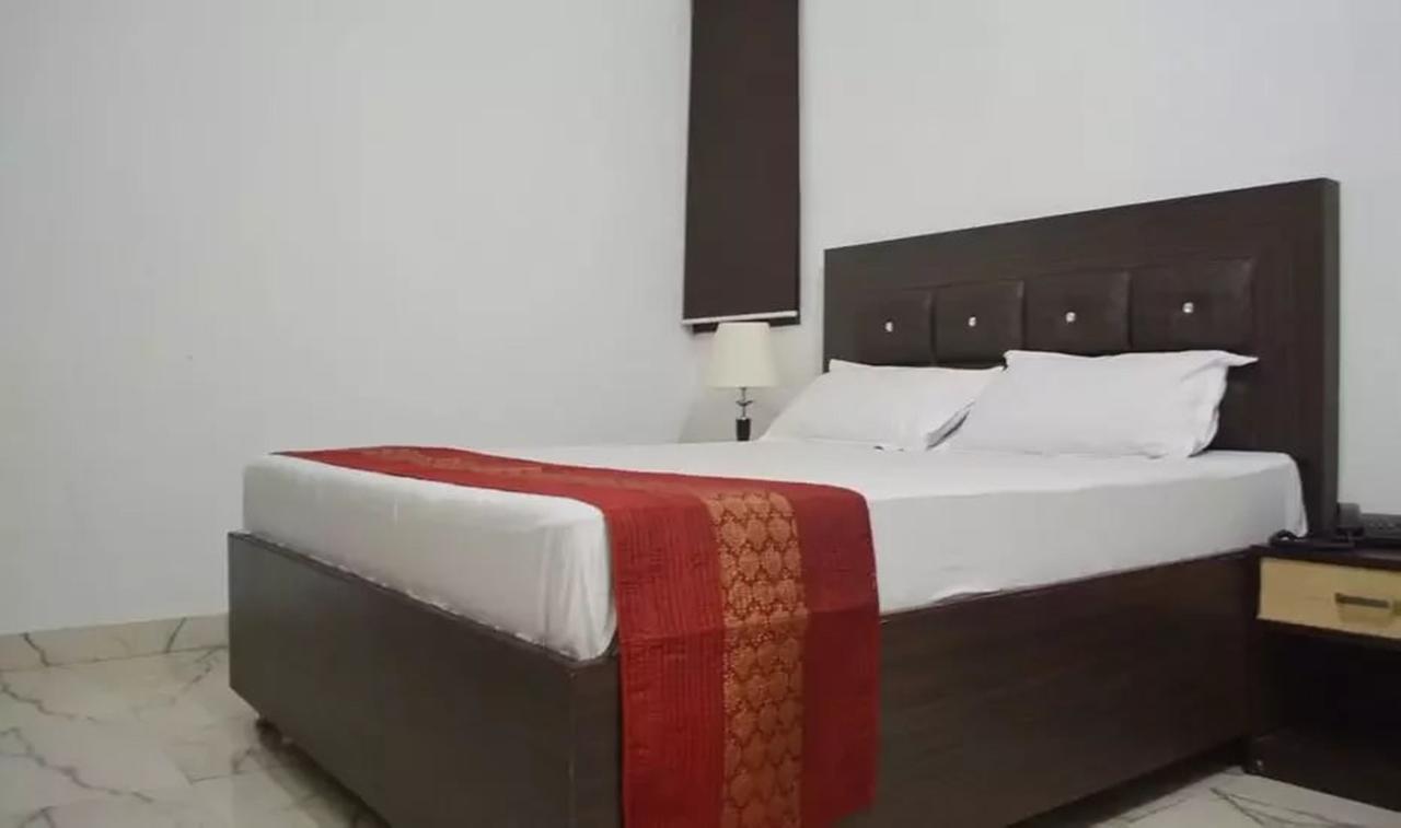 Hotel Mehra Inn Амритсар Екстериор снимка