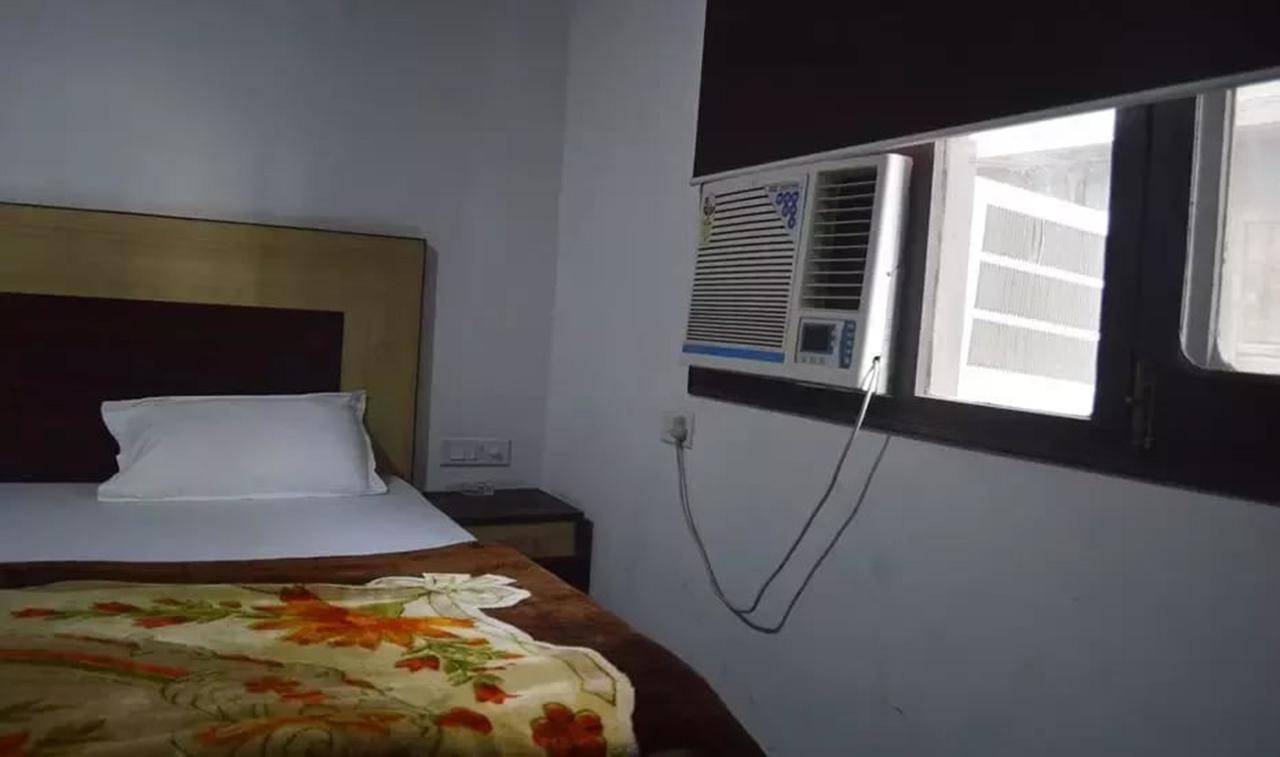 Hotel Mehra Inn Амритсар Екстериор снимка