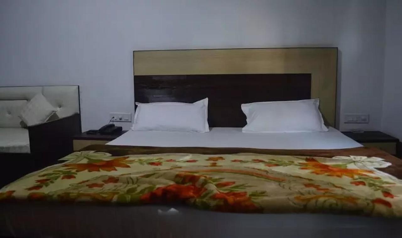 Hotel Mehra Inn Амритсар Екстериор снимка