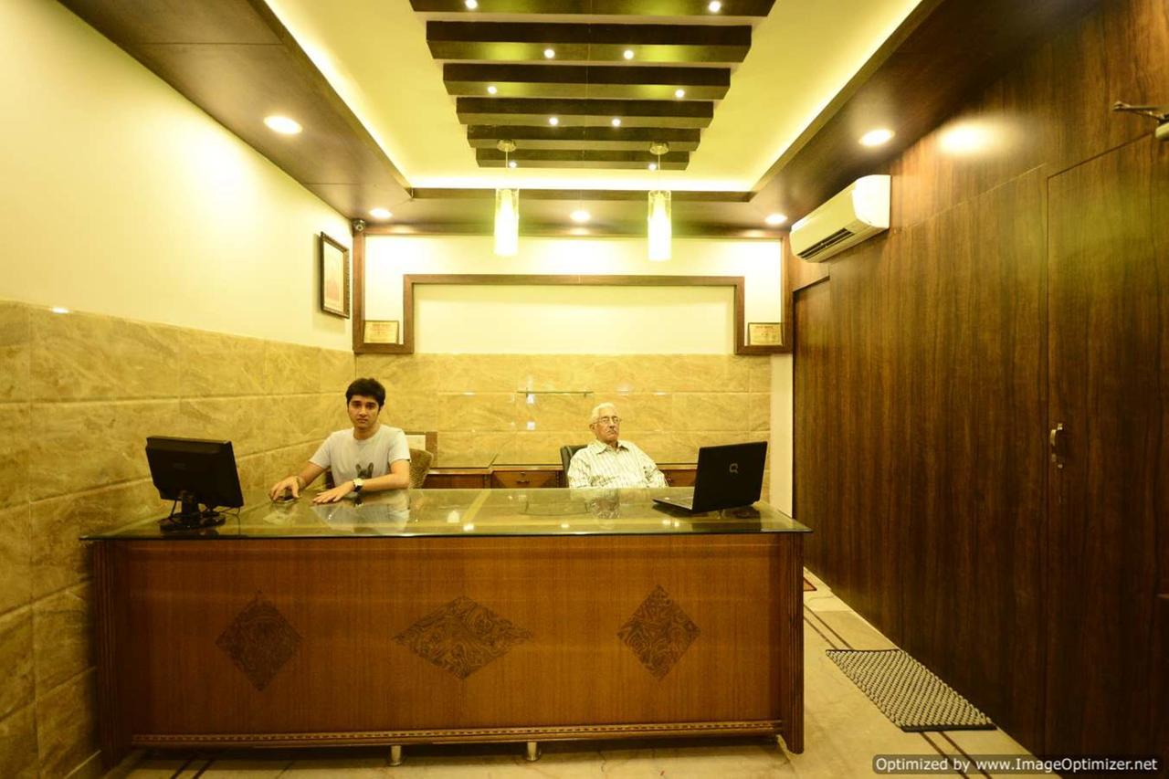 Hotel Mehra Inn Амритсар Екстериор снимка