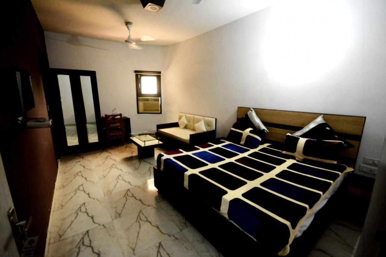 Hotel Mehra Inn Амритсар Екстериор снимка